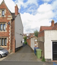 Scott's Alley, Oldbury Road end