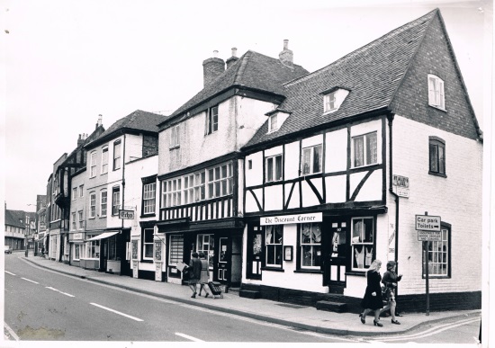 89-90 is the corner building on the right