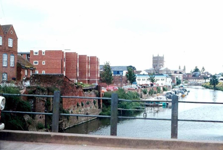 New flats but no mooring jetties yet (H. Butwell)