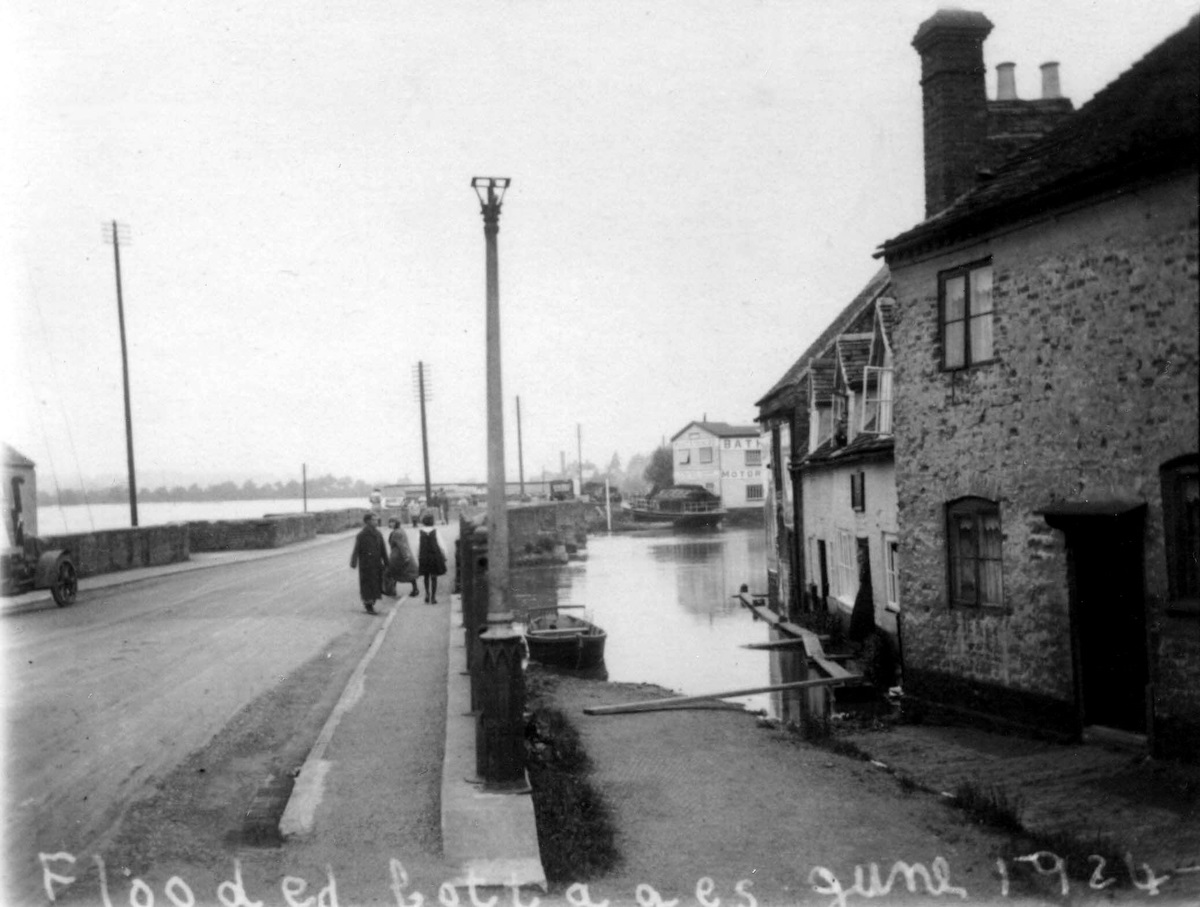 Mythe Row, Flooded cottages near King John’s Bridge