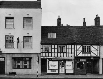 55-57 High Street in 1958 (T. Clempson) with alleys<br>inhabited by watermen in 19th C
